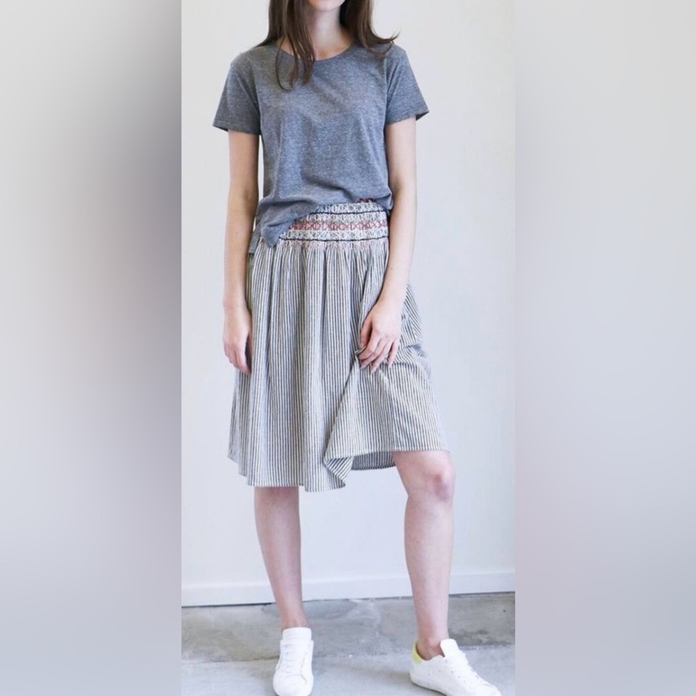 the Great Vista‎ Smocked Waist Skirt in Rail Stripe Size 2 (Medium)